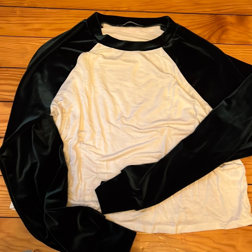 Long sleep crop top